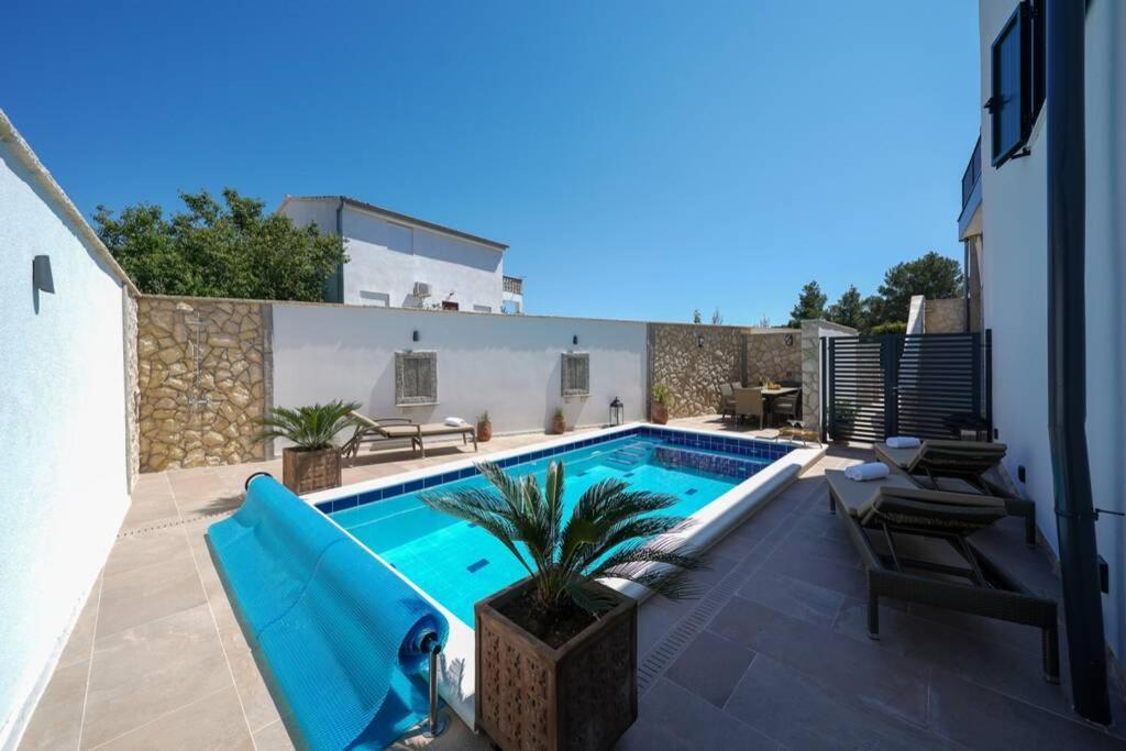 Apartment Vala, 4*, Sea View & Private Heated Pool Pridraga Exterior photo