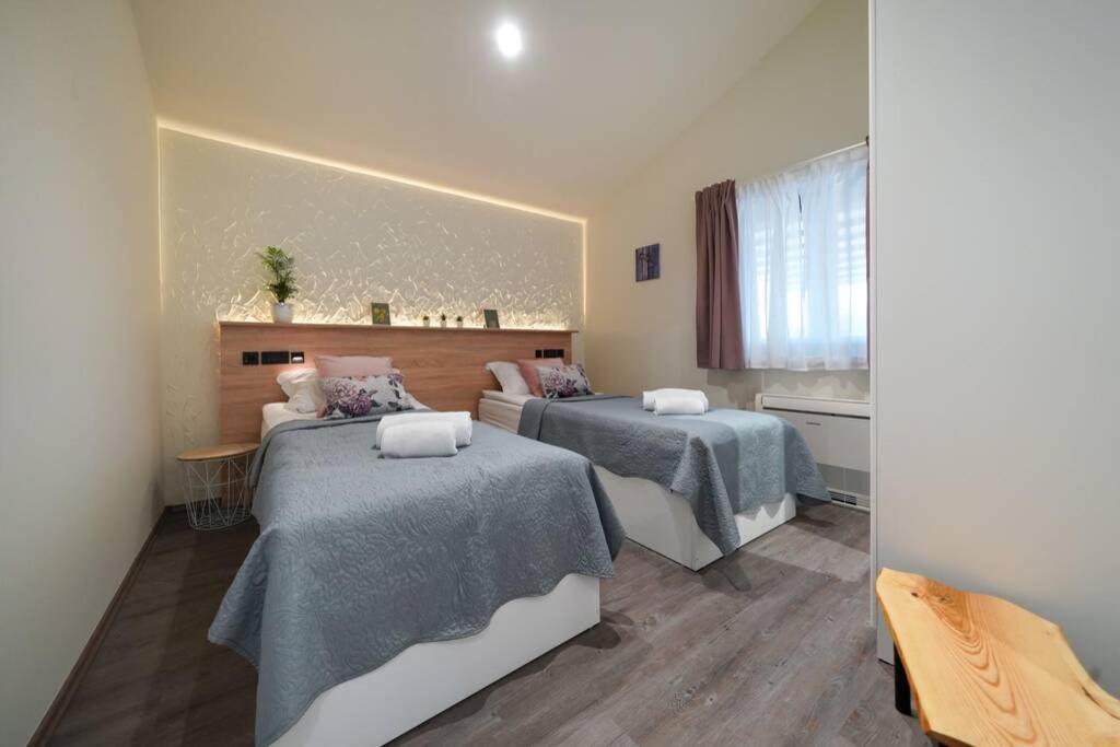 Apartment Vala, 4*, Sea View & Private Heated Pool Pridraga Exterior photo
