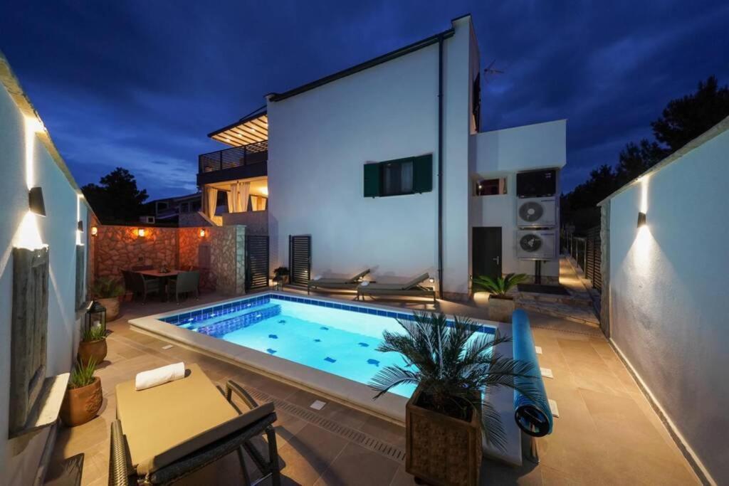 Apartment Vala, 4*, Sea View & Private Heated Pool Pridraga Exterior photo