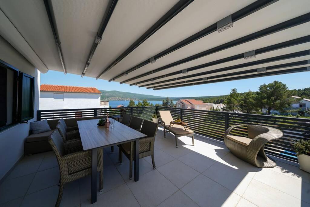 Apartment Vala, 4*, Sea View & Private Heated Pool Pridraga Exterior photo