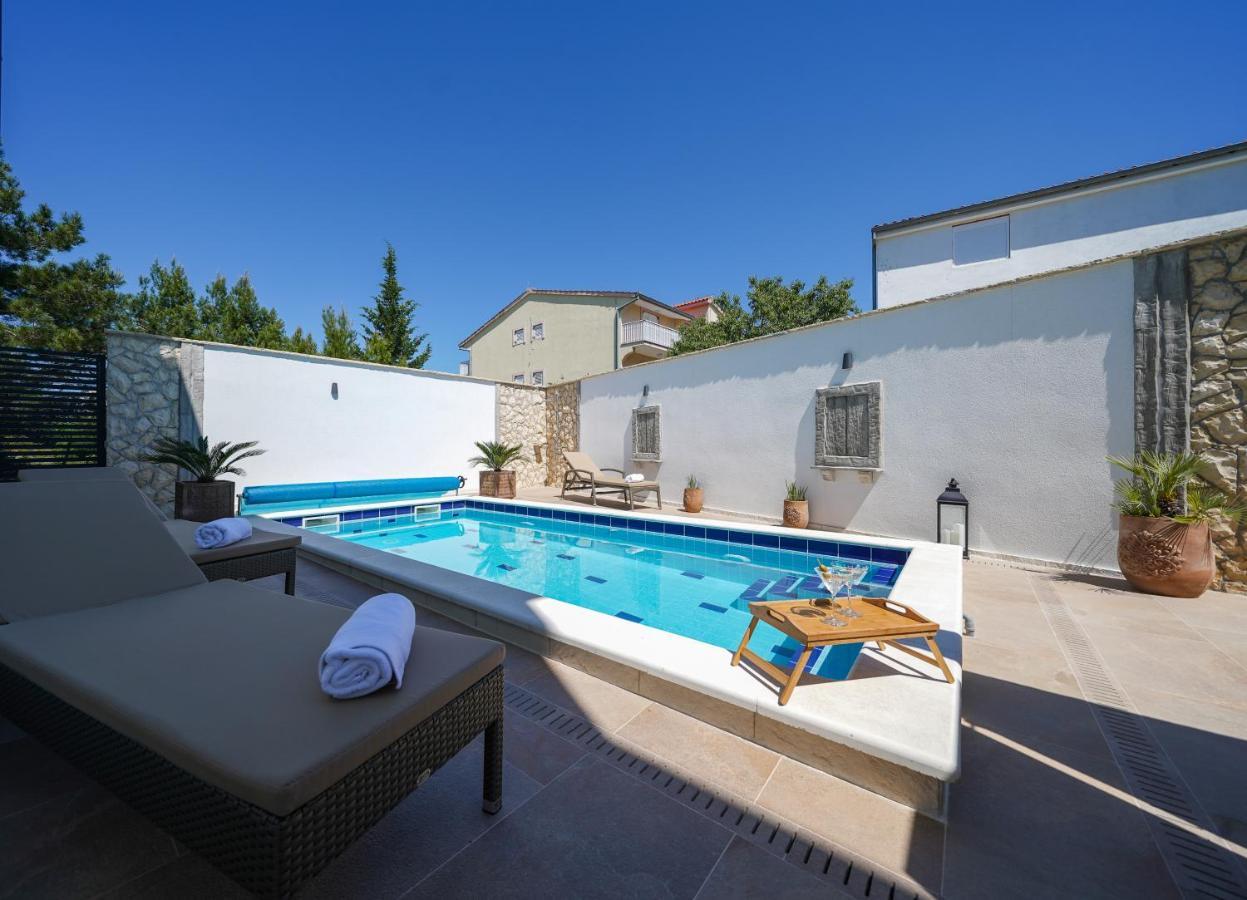 Apartment Vala, 4*, Sea View & Private Heated Pool Pridraga Exterior photo