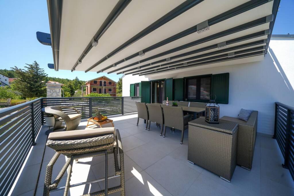 Apartment Vala, 4*, Sea View & Private Heated Pool Pridraga Exterior photo