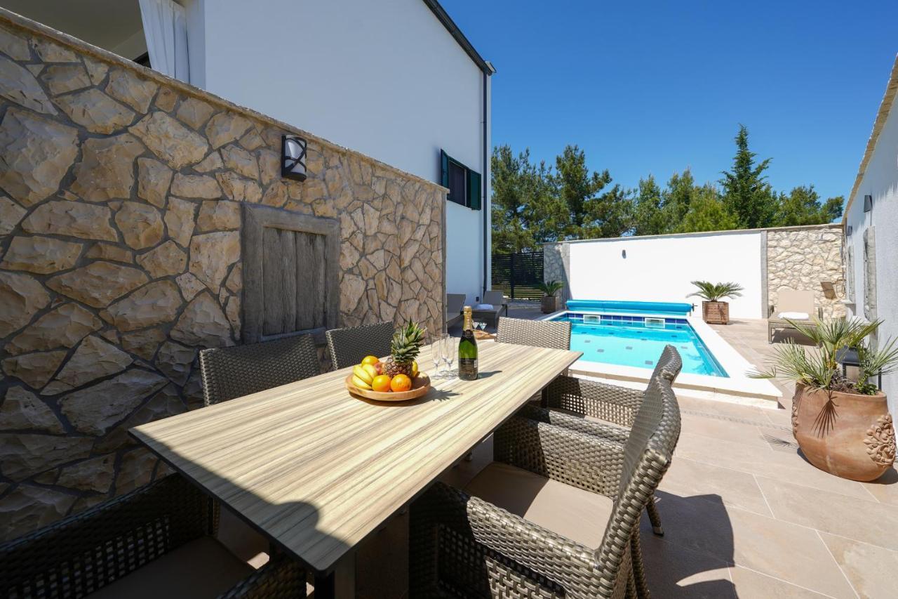 Apartment Vala, 4*, Sea View & Private Heated Pool Pridraga Exterior photo