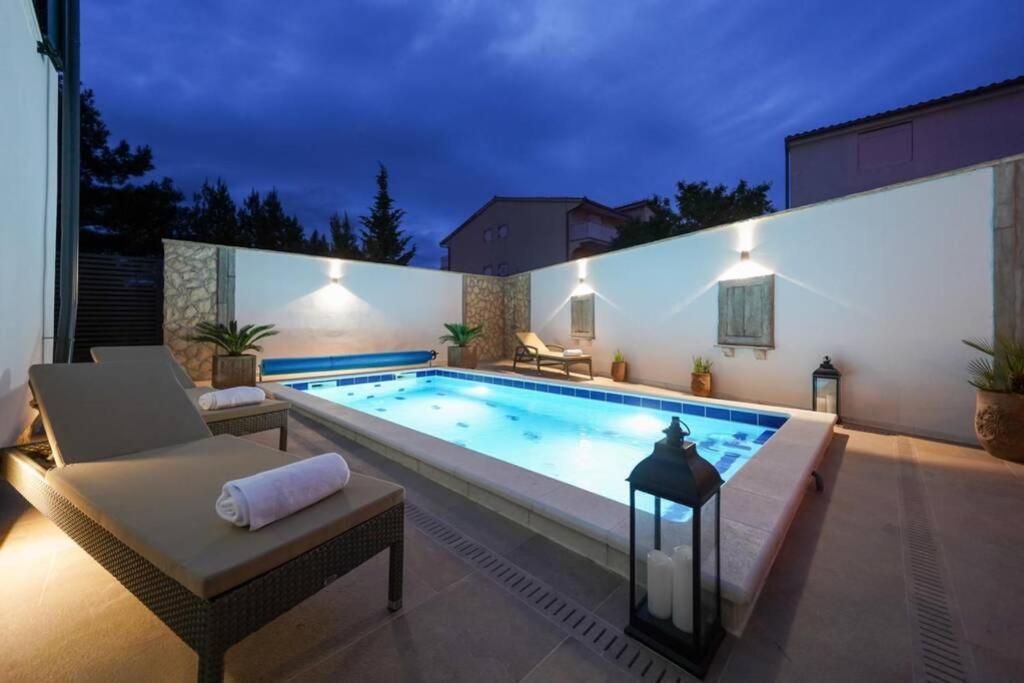 Apartment Vala, 4*, Sea View & Private Heated Pool Pridraga Exterior photo