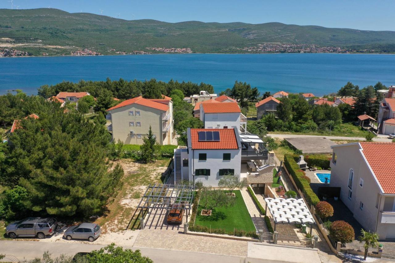 Apartment Vala, 4*, Sea View & Private Heated Pool Pridraga Exterior photo