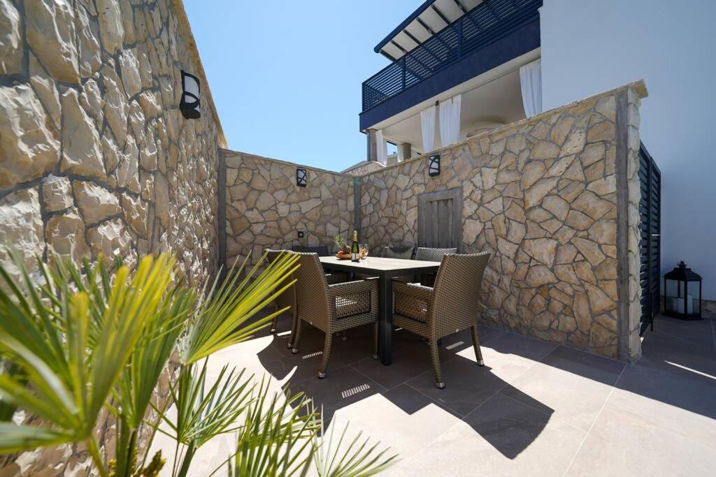 Apartment Vala, 4*, Sea View & Private Heated Pool Pridraga Exterior photo