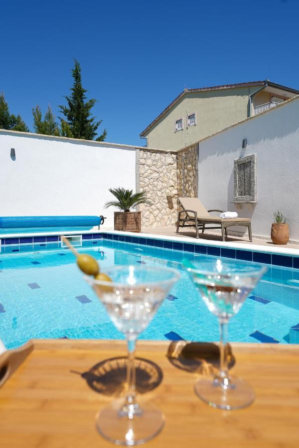 Apartment Vala, 4*, Sea View & Private Heated Pool Pridraga Exterior photo