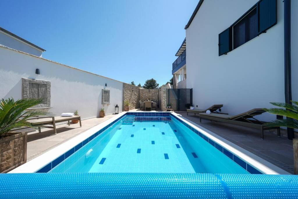 Apartment Vala, 4*, Sea View & Private Heated Pool Pridraga Exterior photo